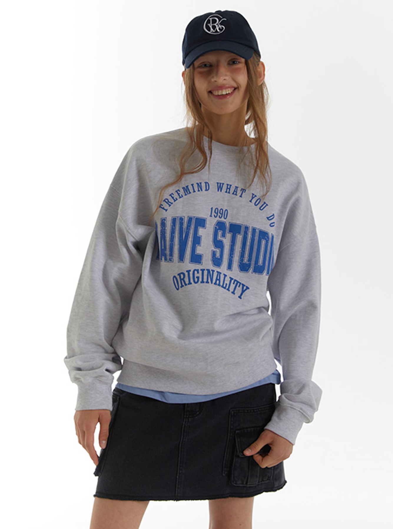RAIVE Lettering Sweatshirt in M/Grey VW3SE888-1F - 레이브