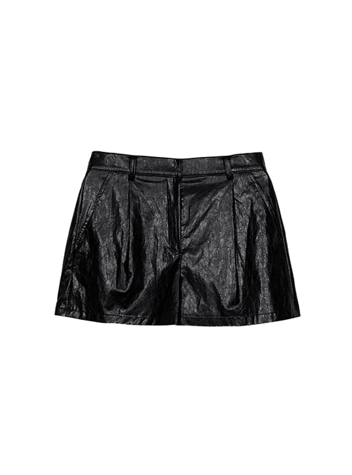 Fake Leather Short Pants in Black VL2AL411-10